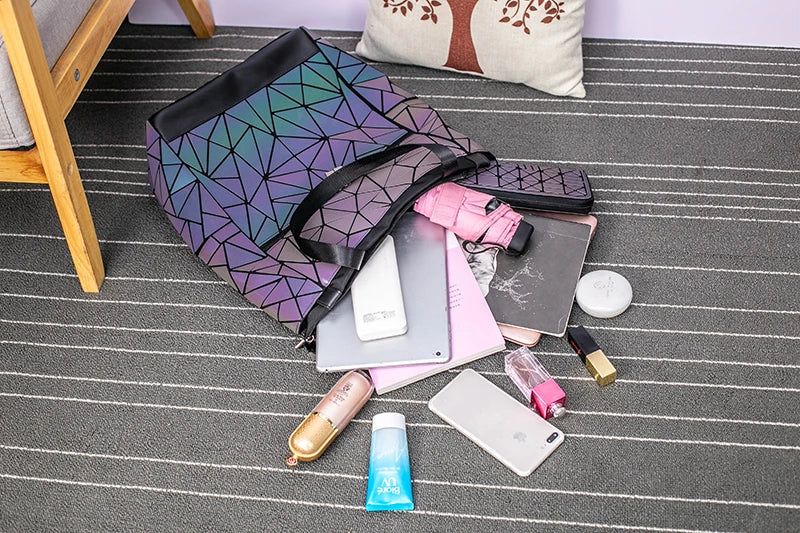Mochila Holográfica Luminosa 15 Polegadas - Geométrica Premium Feminina