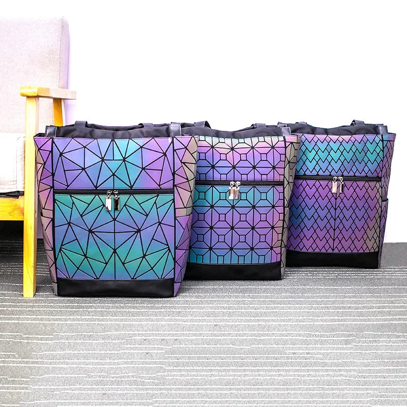 Mochila Holográfica Luminosa 15 Polegadas - Geométrica Premium Feminina
