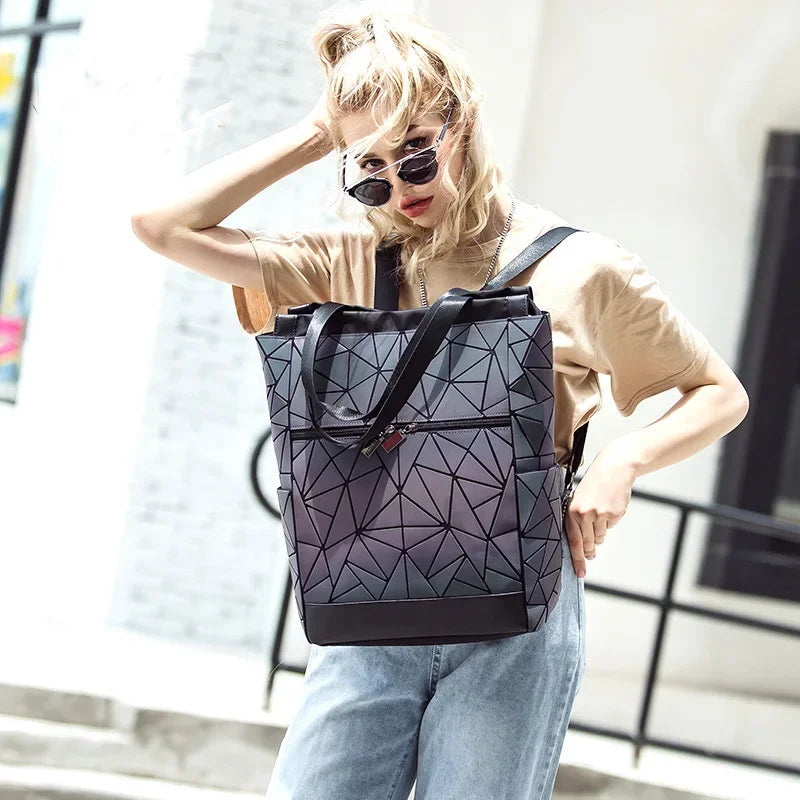 Mochila Holográfica Luminosa 15 Polegadas - Geométrica Premium Feminina